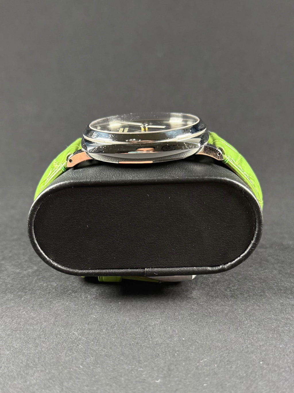 Panerai 3 Days PAM000574 lateral izquierdo, detalle de caja y bisel