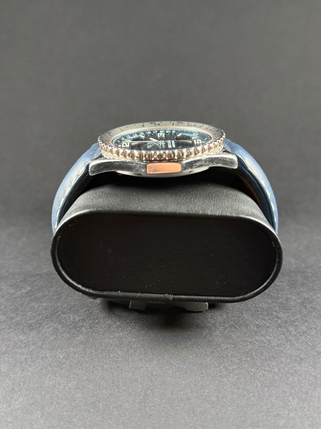 Breitling Chronospace lateral izquierdo, caja de acero inoxidable