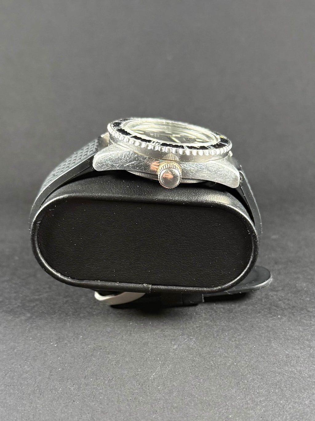 Citizen 52-0110 lateral derecho, corona y pulsadores visibles