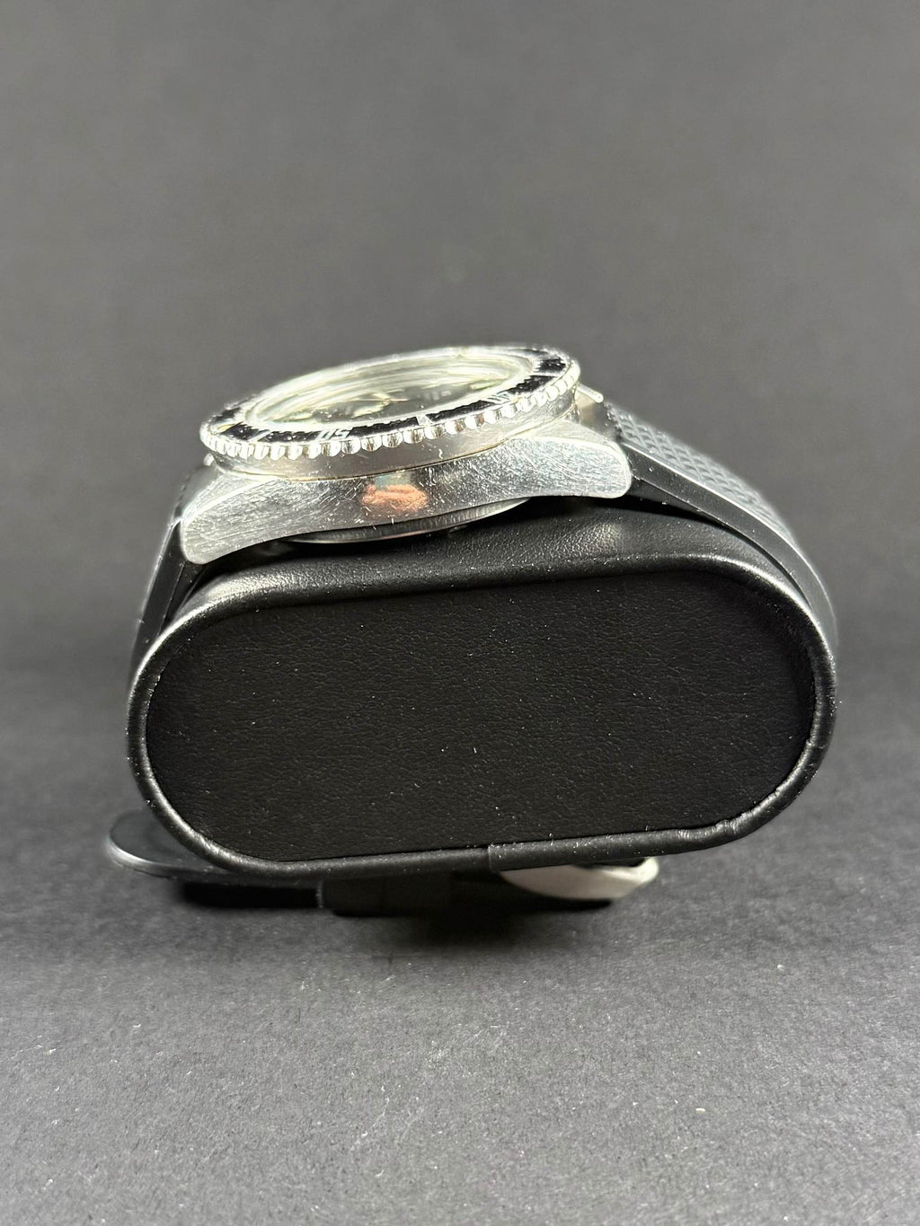 Citizen 52-0110 lateral izquierdo, detalles de la caja y bisel