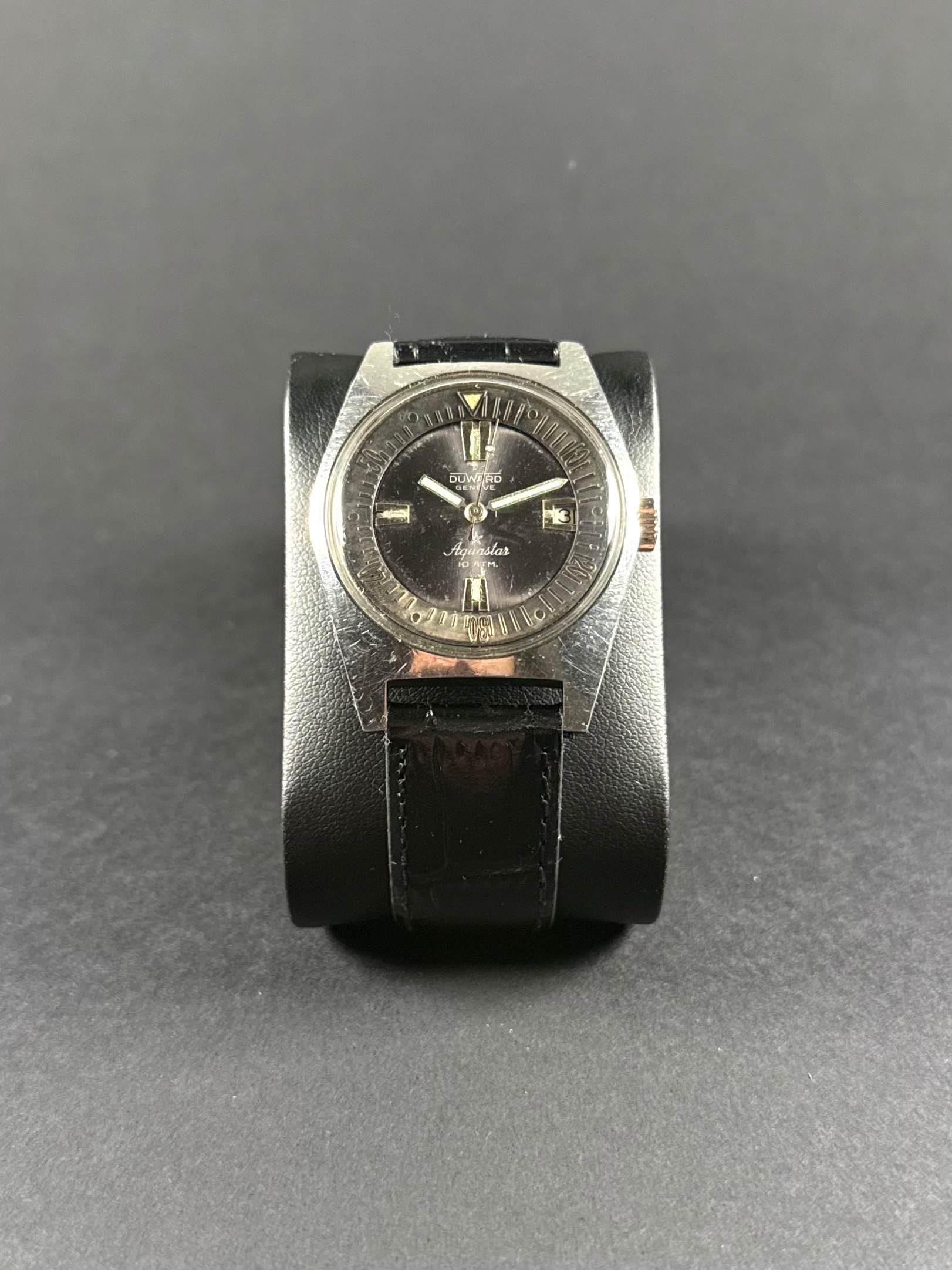 Duward Aquastar vista frontal, esfera clásica, caja de acero inoxidable