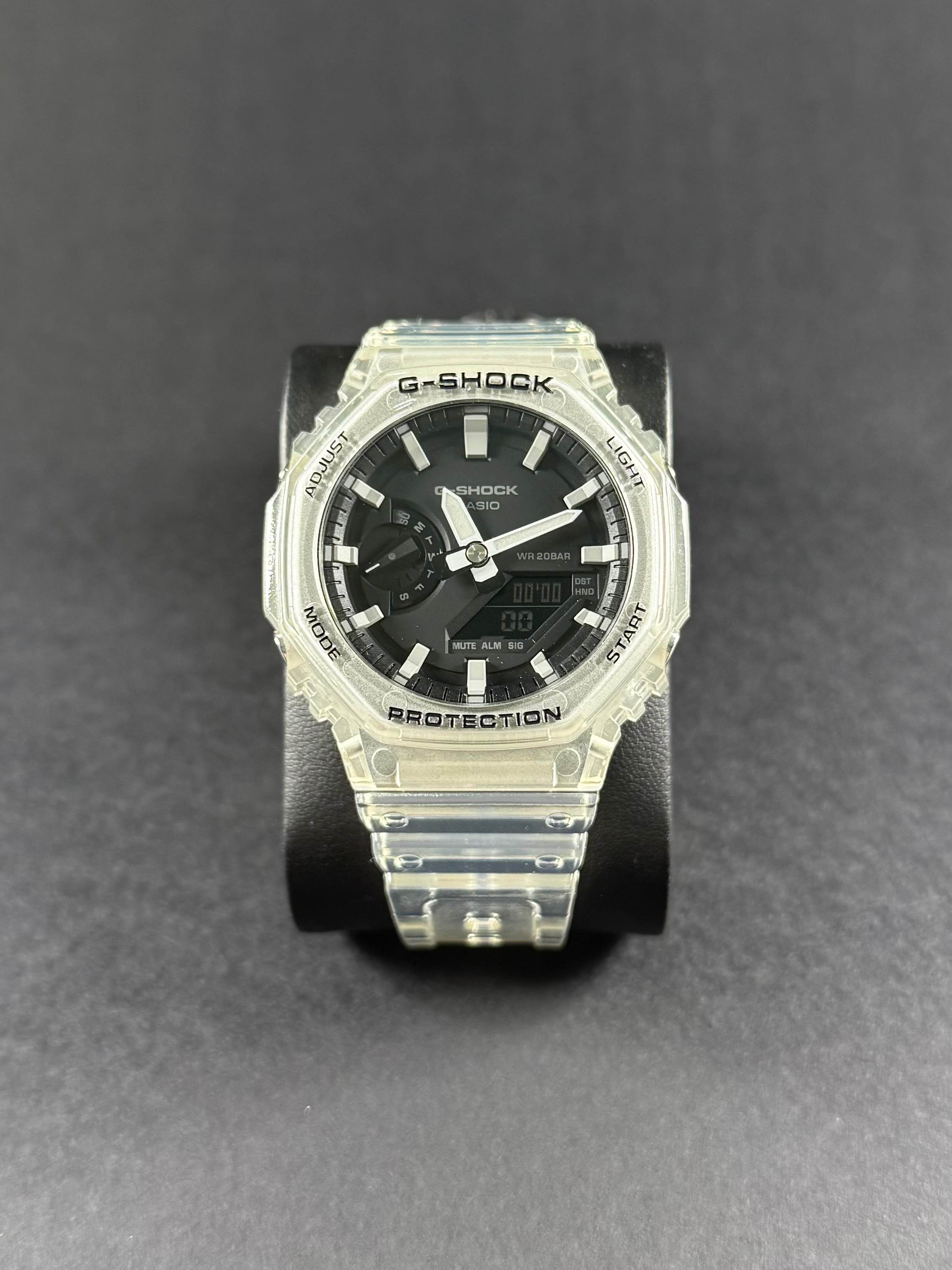 G-Shock GA2100 vista frontal, correa de resina, resistente al agua