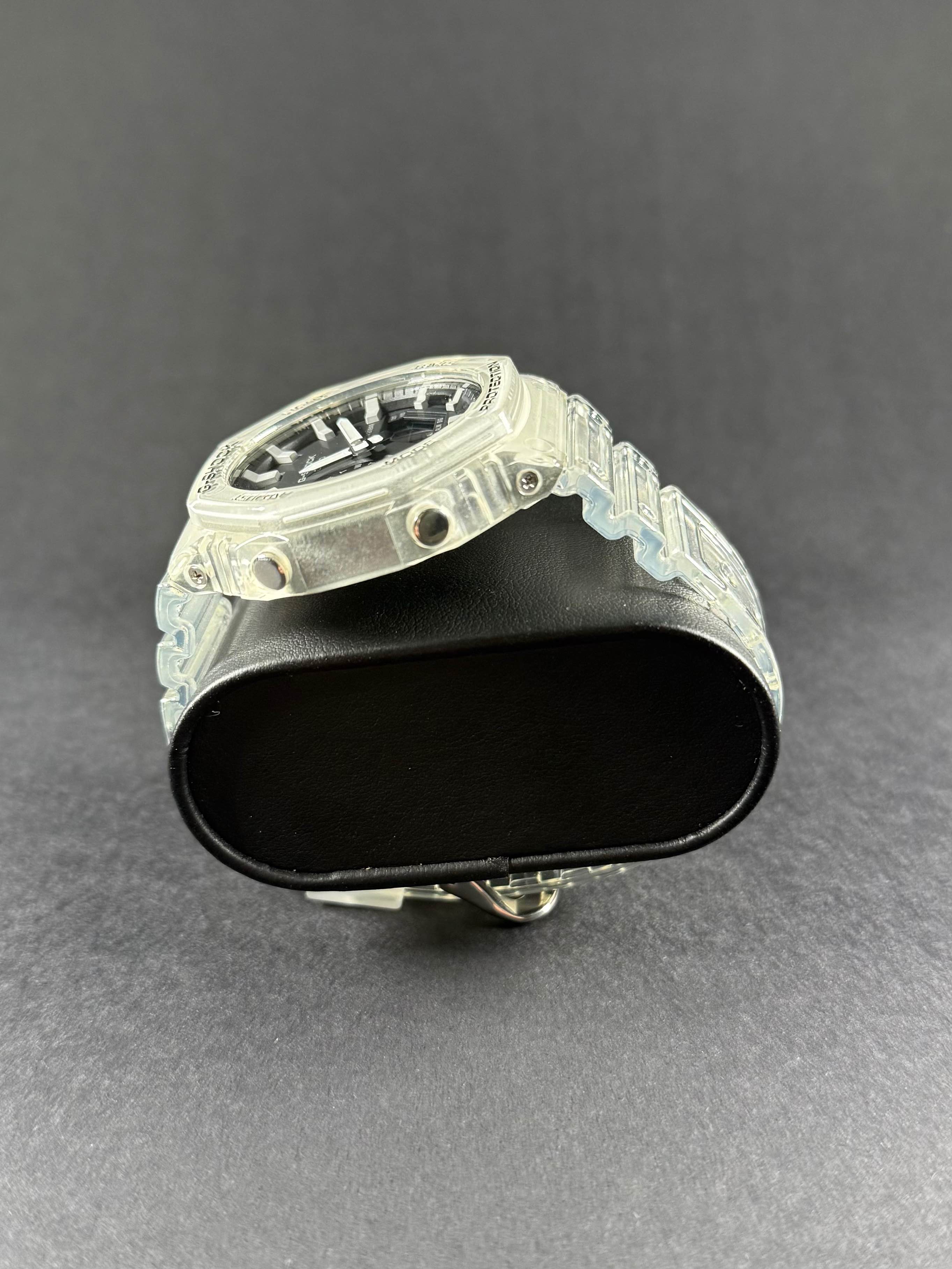 G-Shock GA2100 lateral derecho, correa de resina, caja resistente