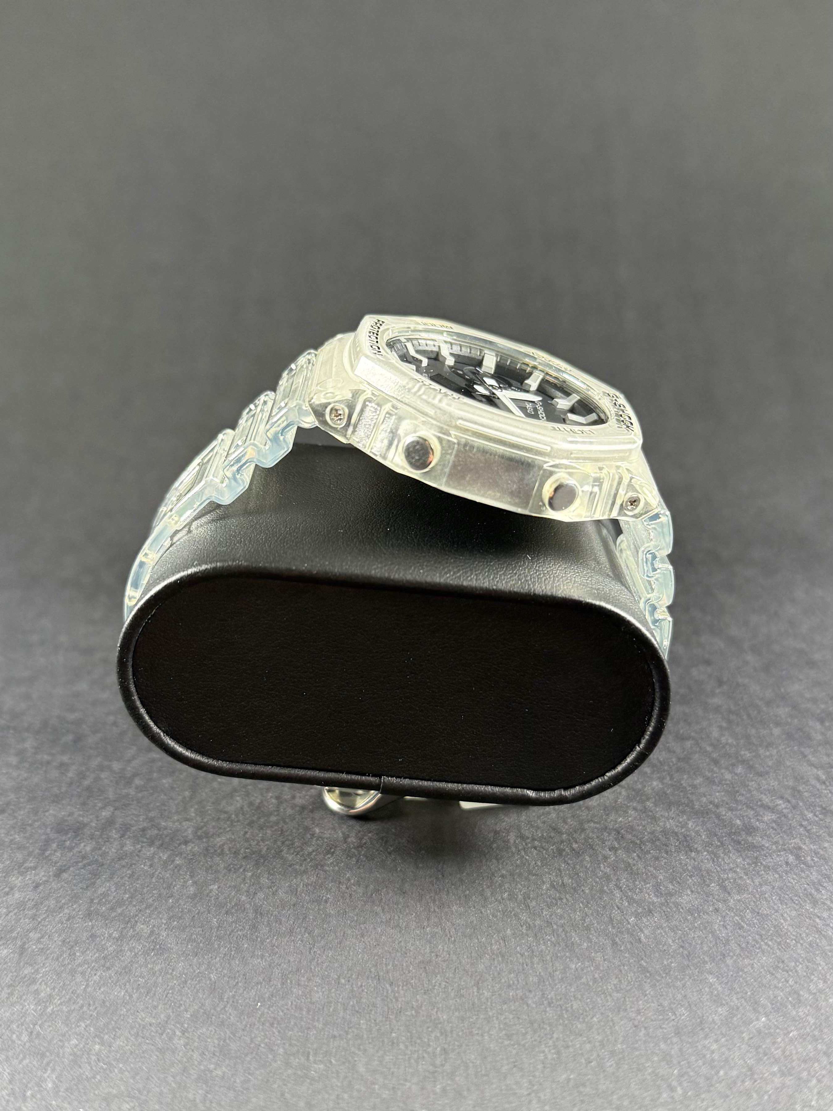 G-Shock GA2100 lateral izquierdo, detalles de caja y correa