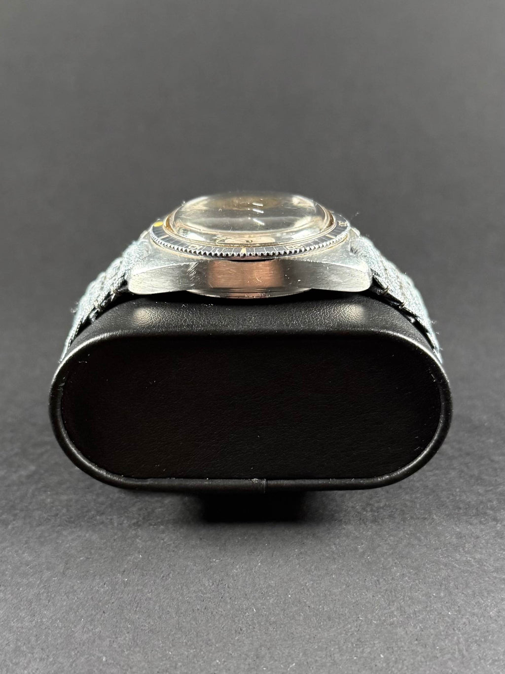 Junghans Olympic Chrono lateral izquierdo, caja de acero inoxidable