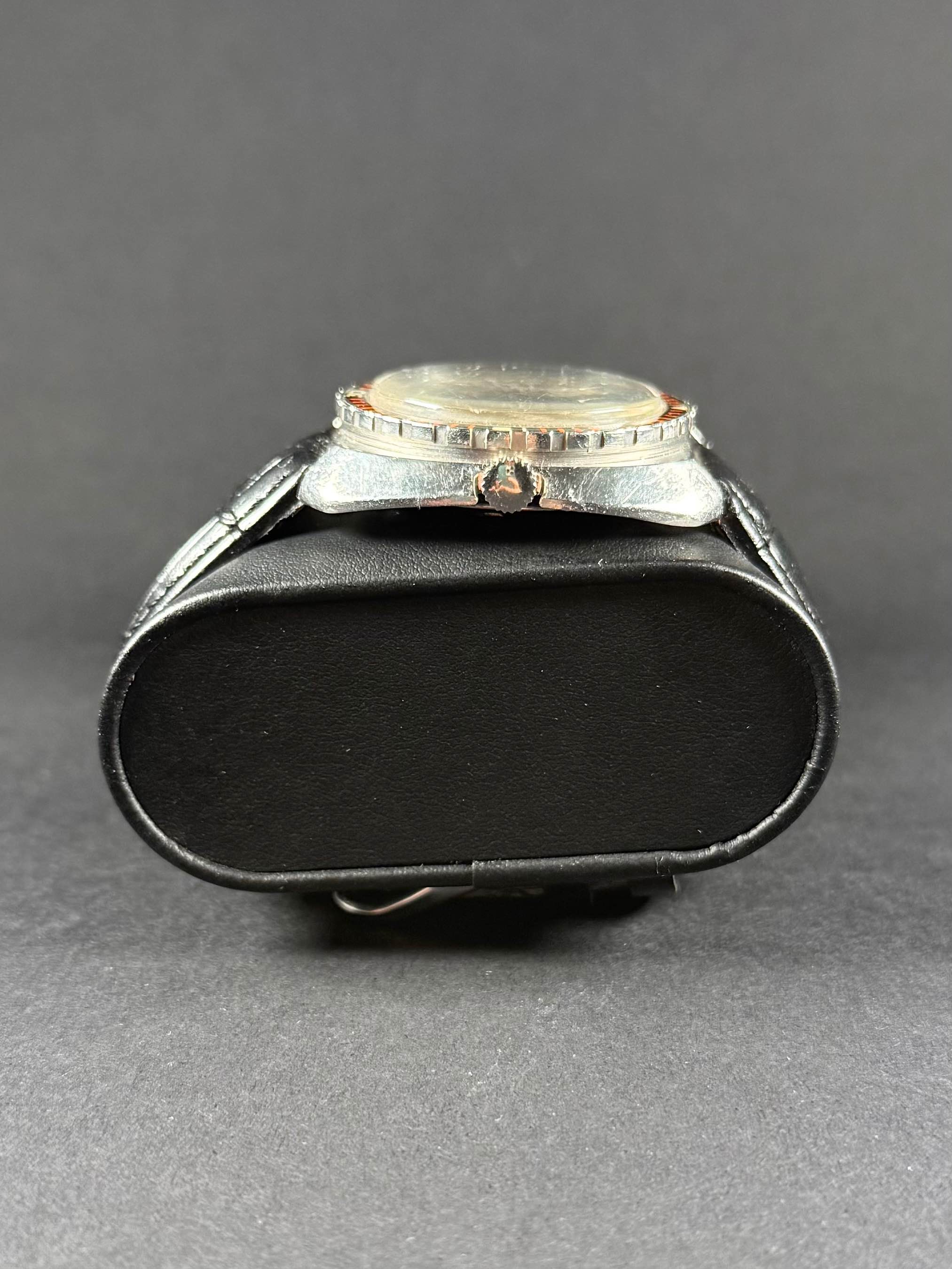 Longines Ultra-Chron 7970 lateral derecho, corona y pulsadores de cronógrafo