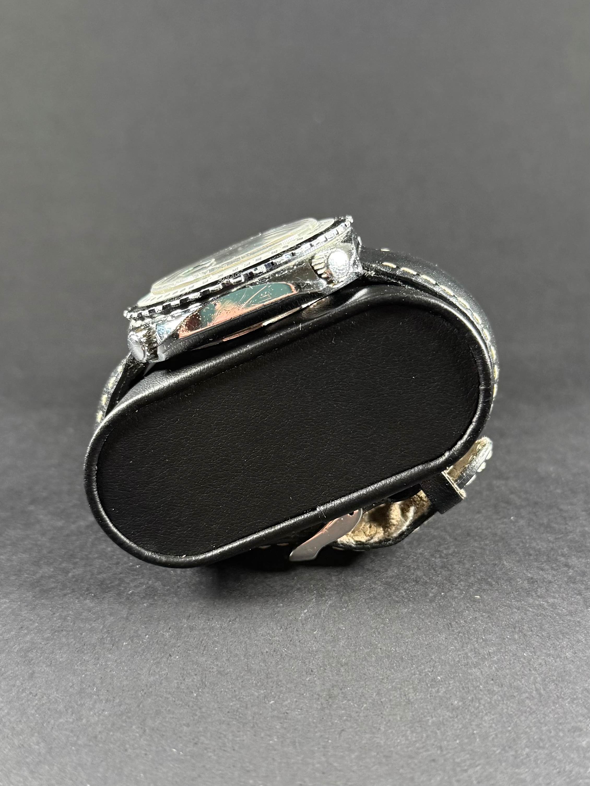 Mortima Superdatomatic lateral derecho, corona y detalles de caja