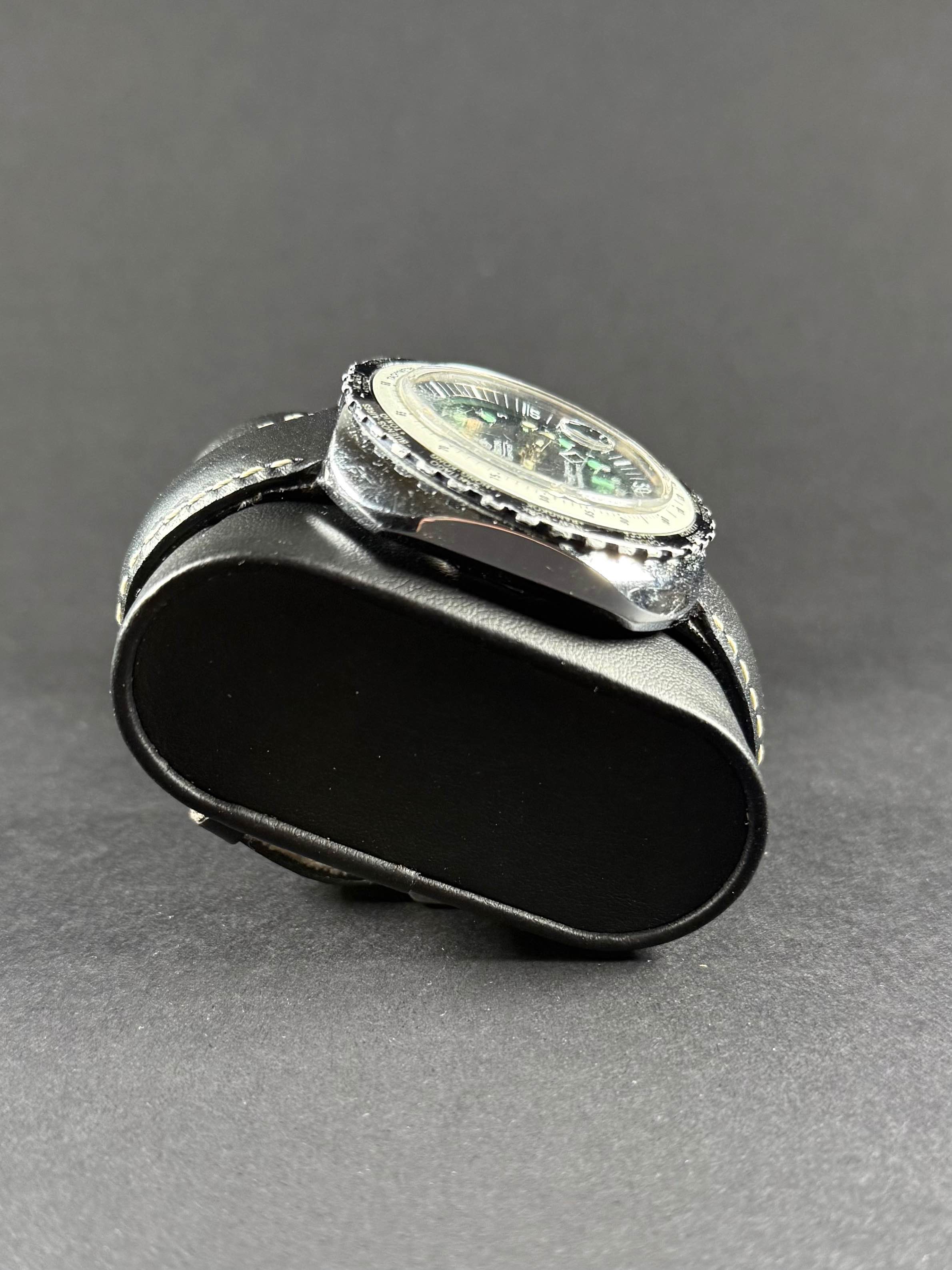 Mortima Superdatomatic lateral izquierdo, detalles de la caja y bisel