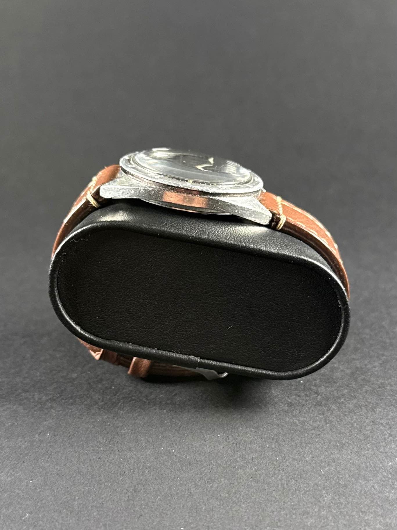 Omega Seamaster 120 lateral izquierdo, bisel y caja de acero inoxidable