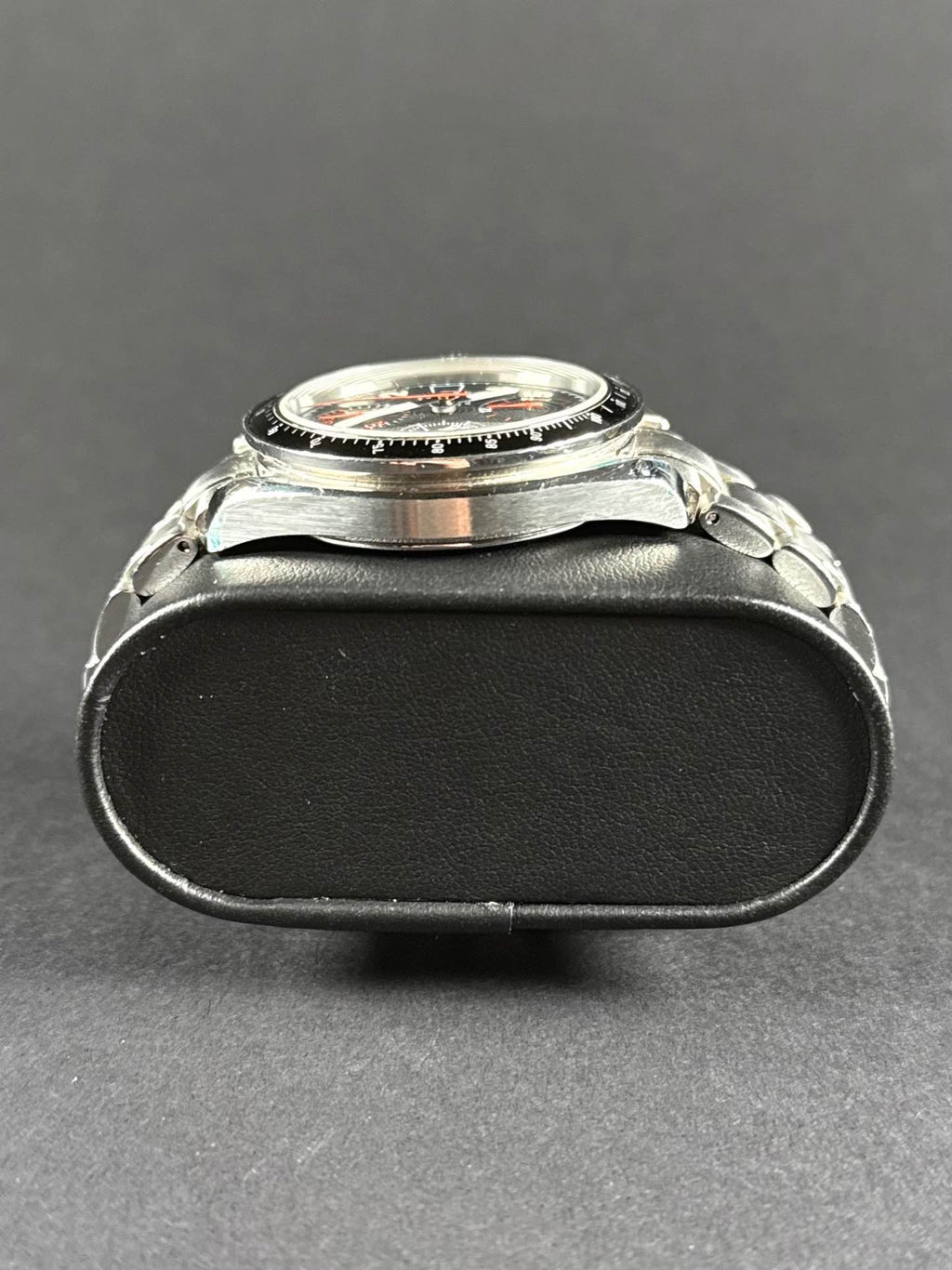 Omega Speedmaster Reduced 3515.53.00 lateral izquierdo, caja de acero inoxidable