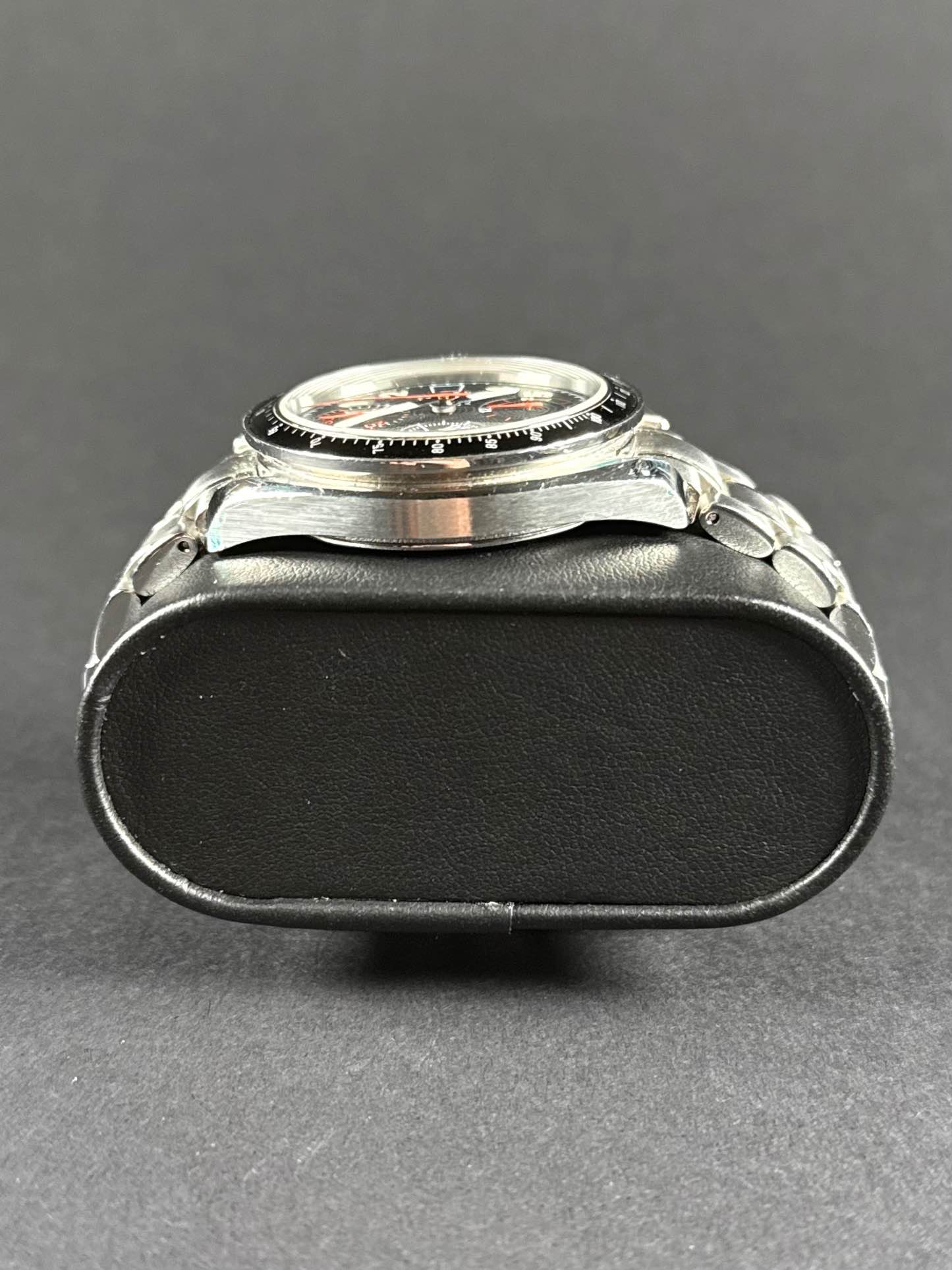 Omega Speedmaster Reduced 3515.53.00 lateral izquierdo, caja de acero inoxidable