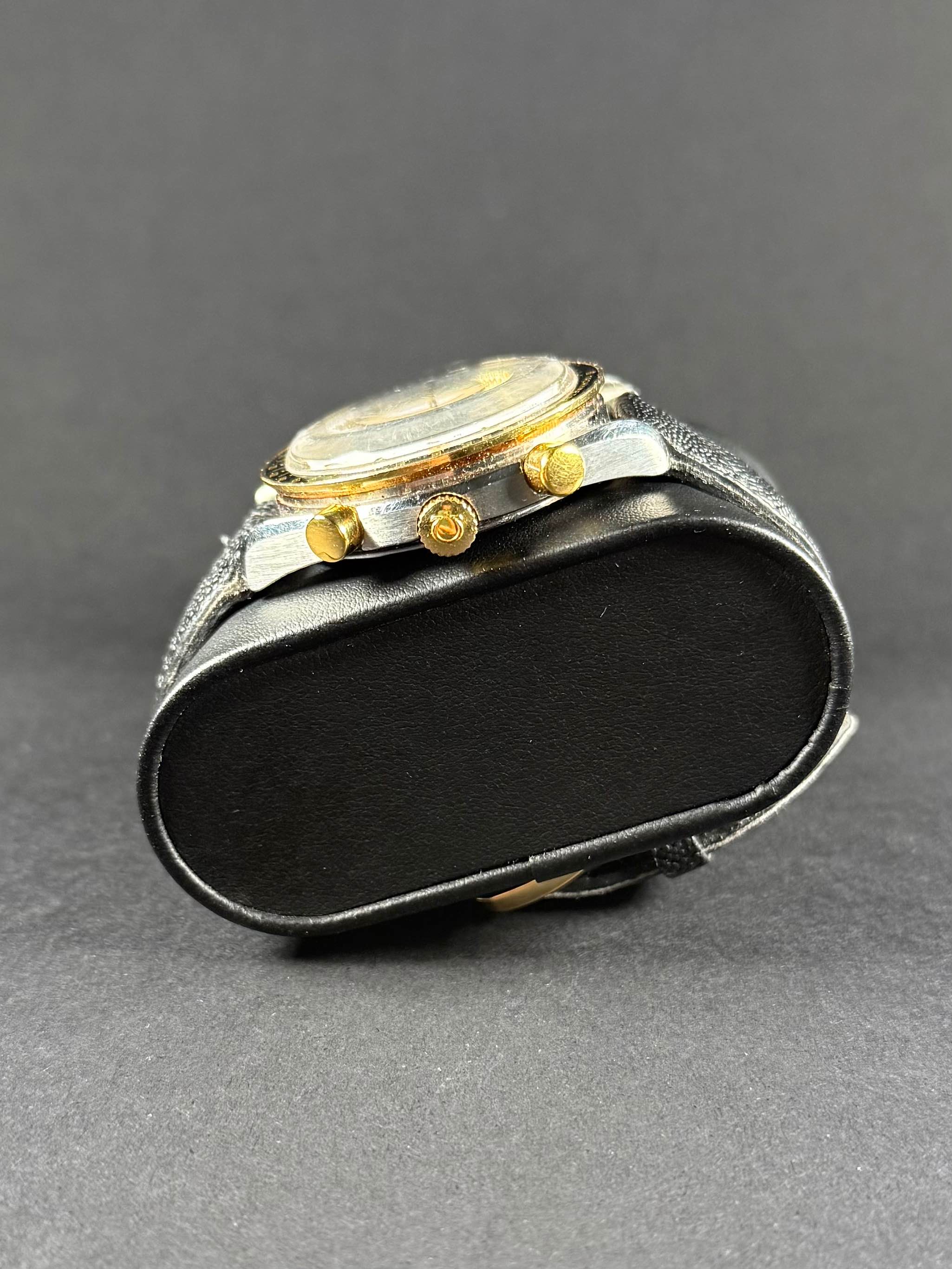 Omega Speedmaster Reduced lateral derecho, pulsadores de cronógrafo y corona