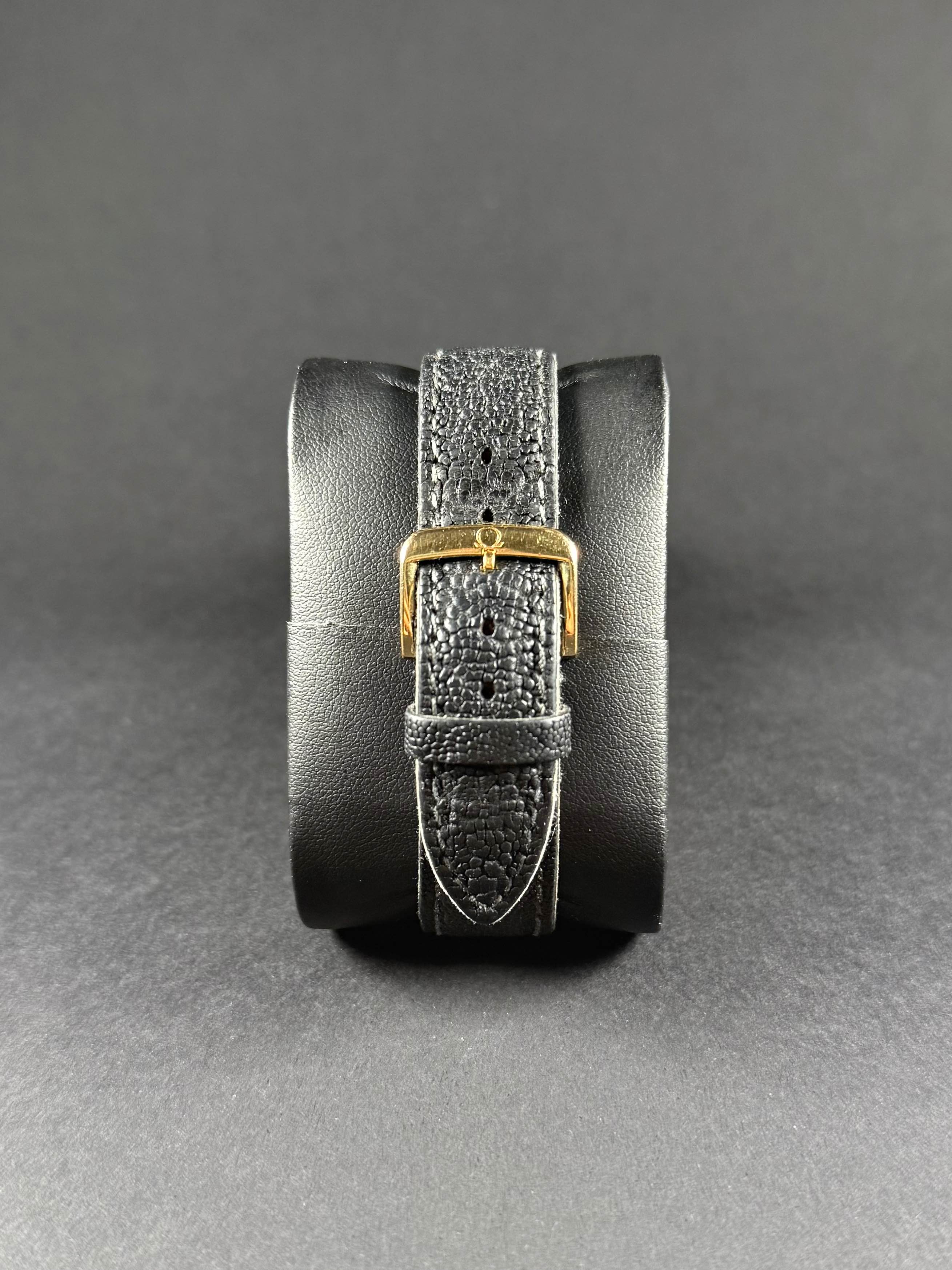 Omega Speedmaster Reduced vista trasera, calibre automático visible